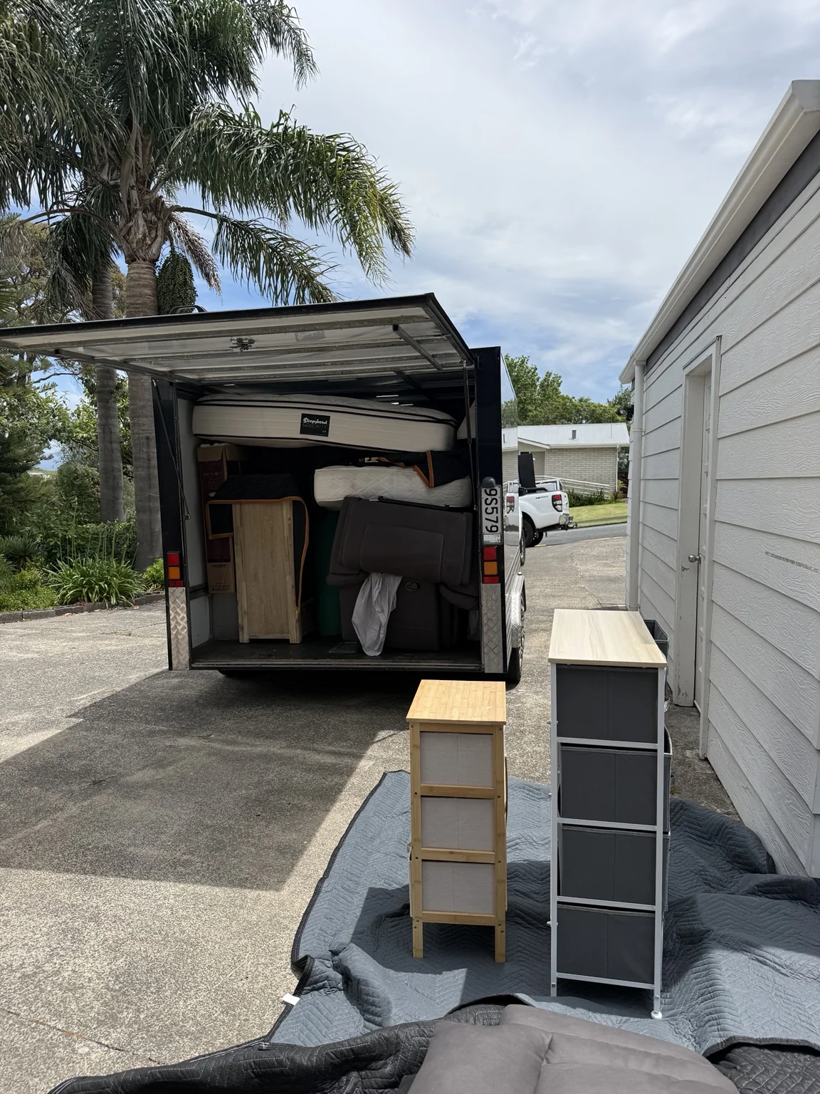 TUT Transport furniture & marketplace pickups job